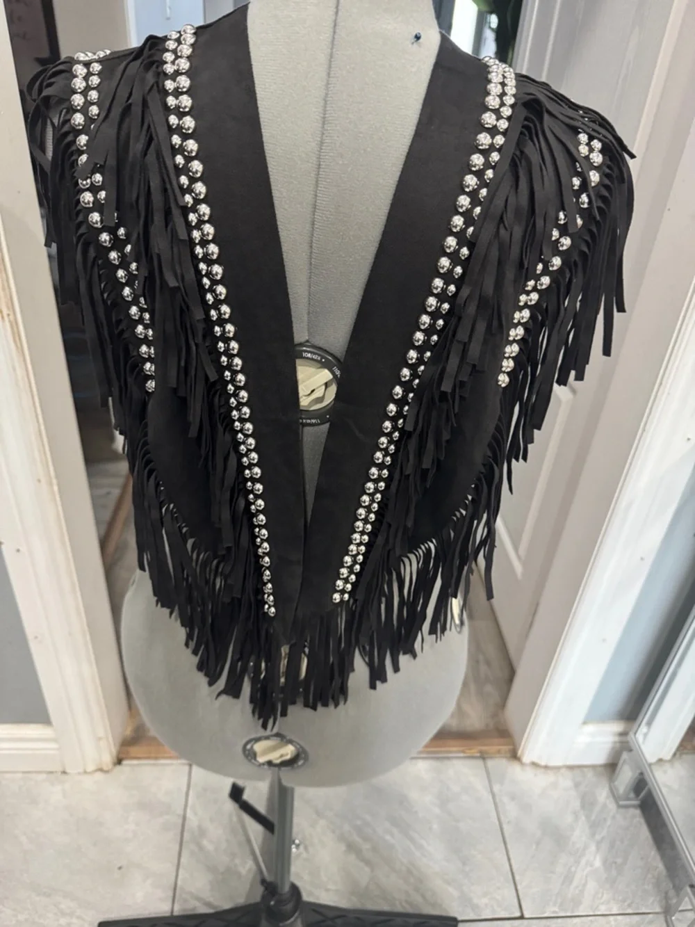 Women's Studded Suede Vest 70s Hippie - Sleeveless Open Front Tassel Vest Collar - Picture 3 of 4